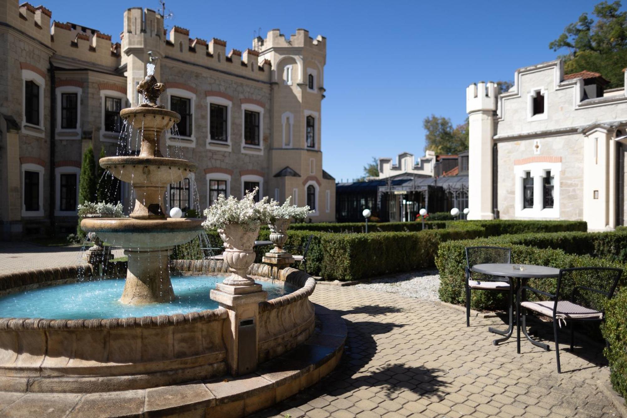 Hotel Stekl Глубока-над-Влтавой Экстерьер фото