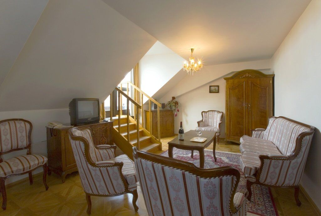 Hotel Stekl Глубока-над-Влтавой Экстерьер фото