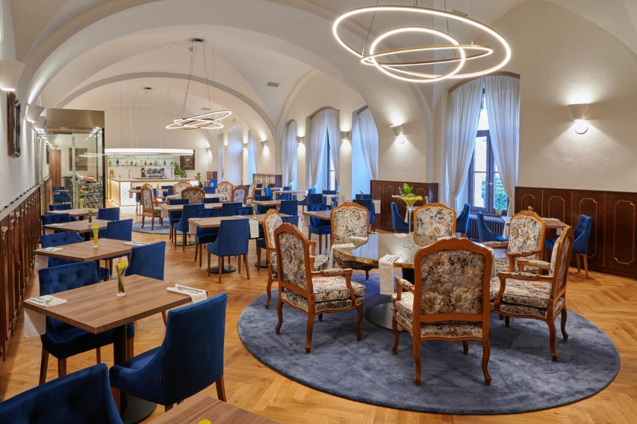 Hotel Stekl Глубока-над-Влтавой Экстерьер фото
