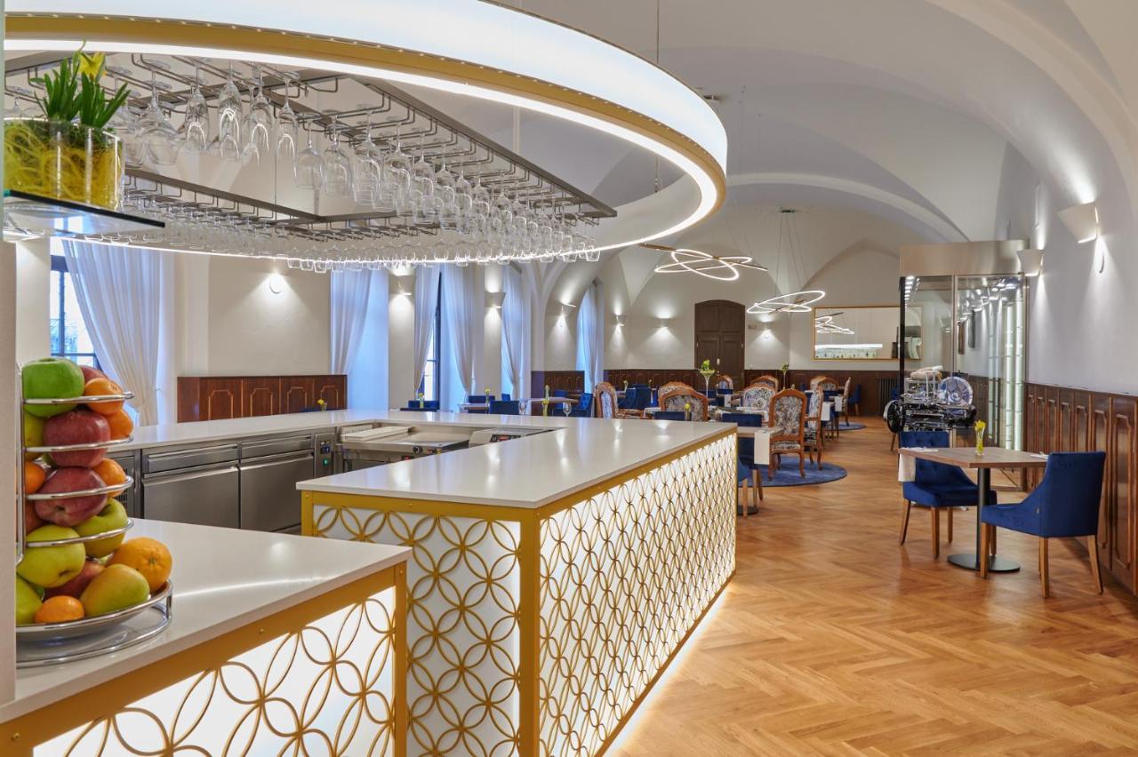 Hotel Stekl Глубока-над-Влтавой Экстерьер фото